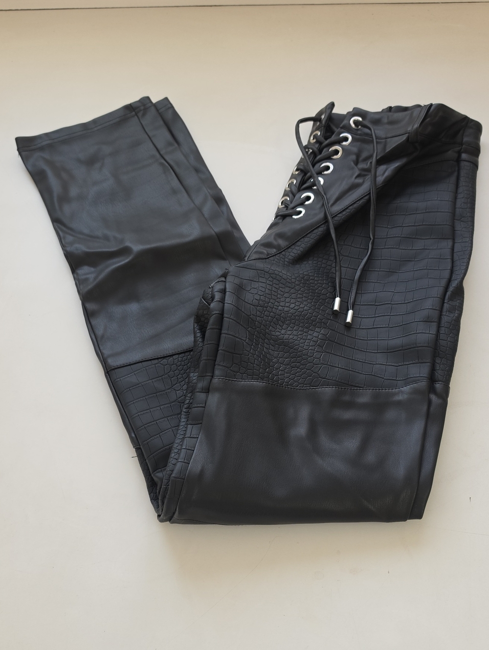 Maniere De Voir Croc Embossed Lace Up - Picture 2 of 14